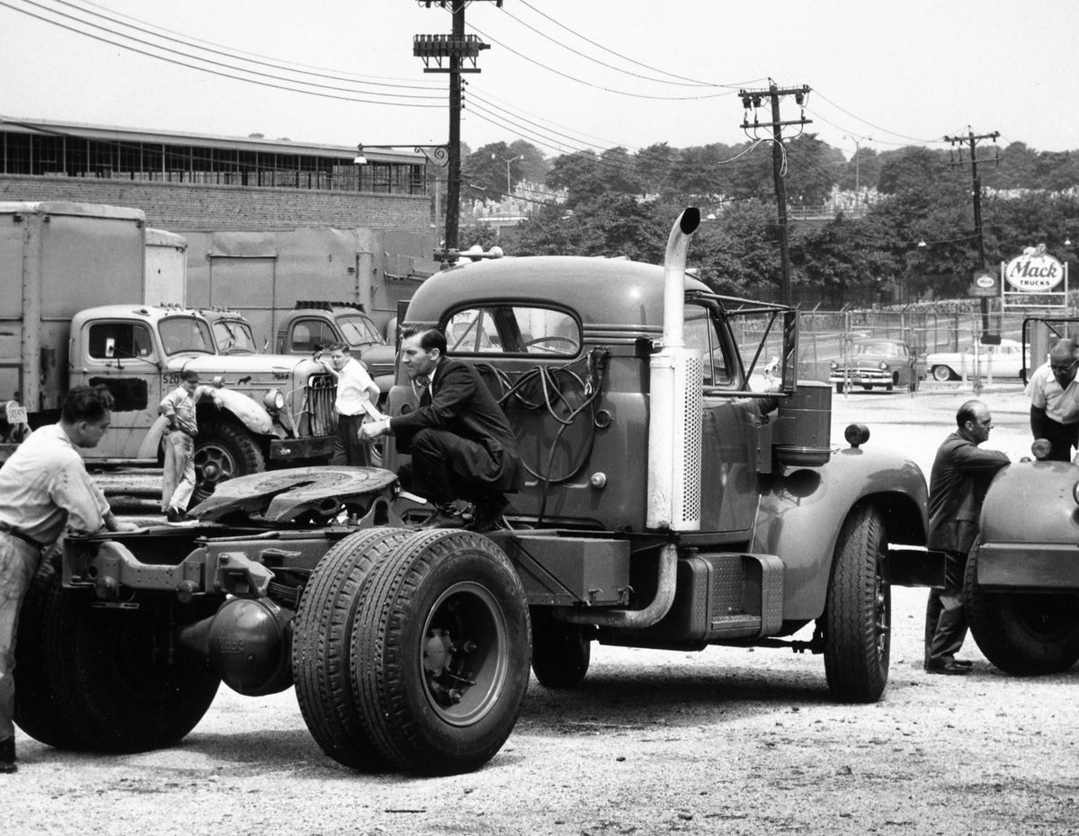 Dealer Membership Program | Mack Trucks Historical Museum
